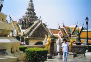 Ilse vor dem Wat Phra Kaeo Tempel