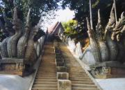 Treppe zum Tempel Mae Sai