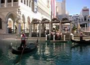 Gondeln vor dem Venetian