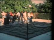 ...mit dem Grab von...